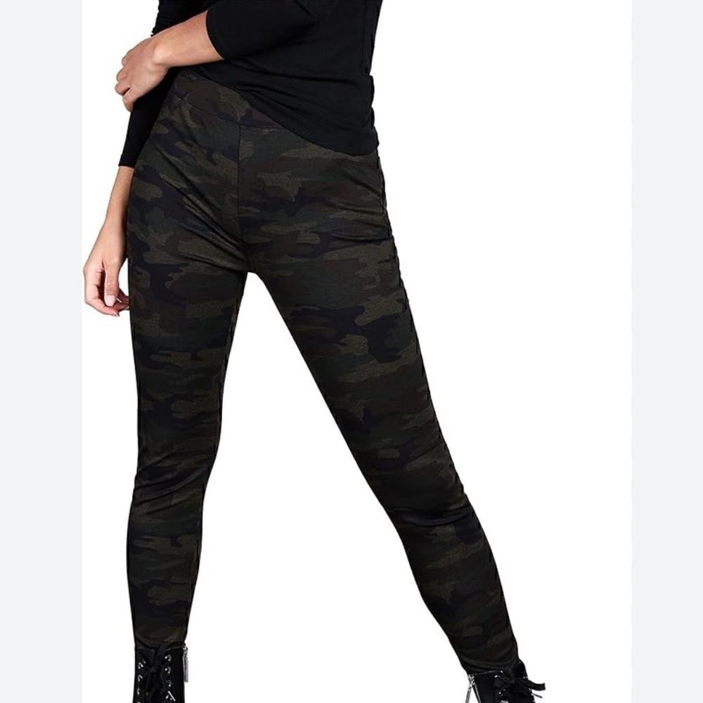 Sanctuary & Runway Ponte Leggings with Functional Pockets in Forest Camo L